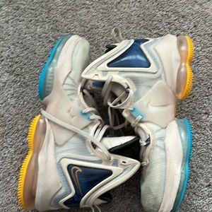Nike lebron 19 basketball shoes Minneapolis Lakers
